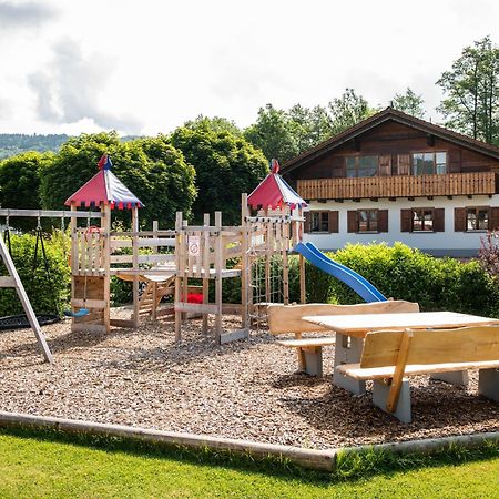 Bernrieder Hof Hotel Buitenkant foto