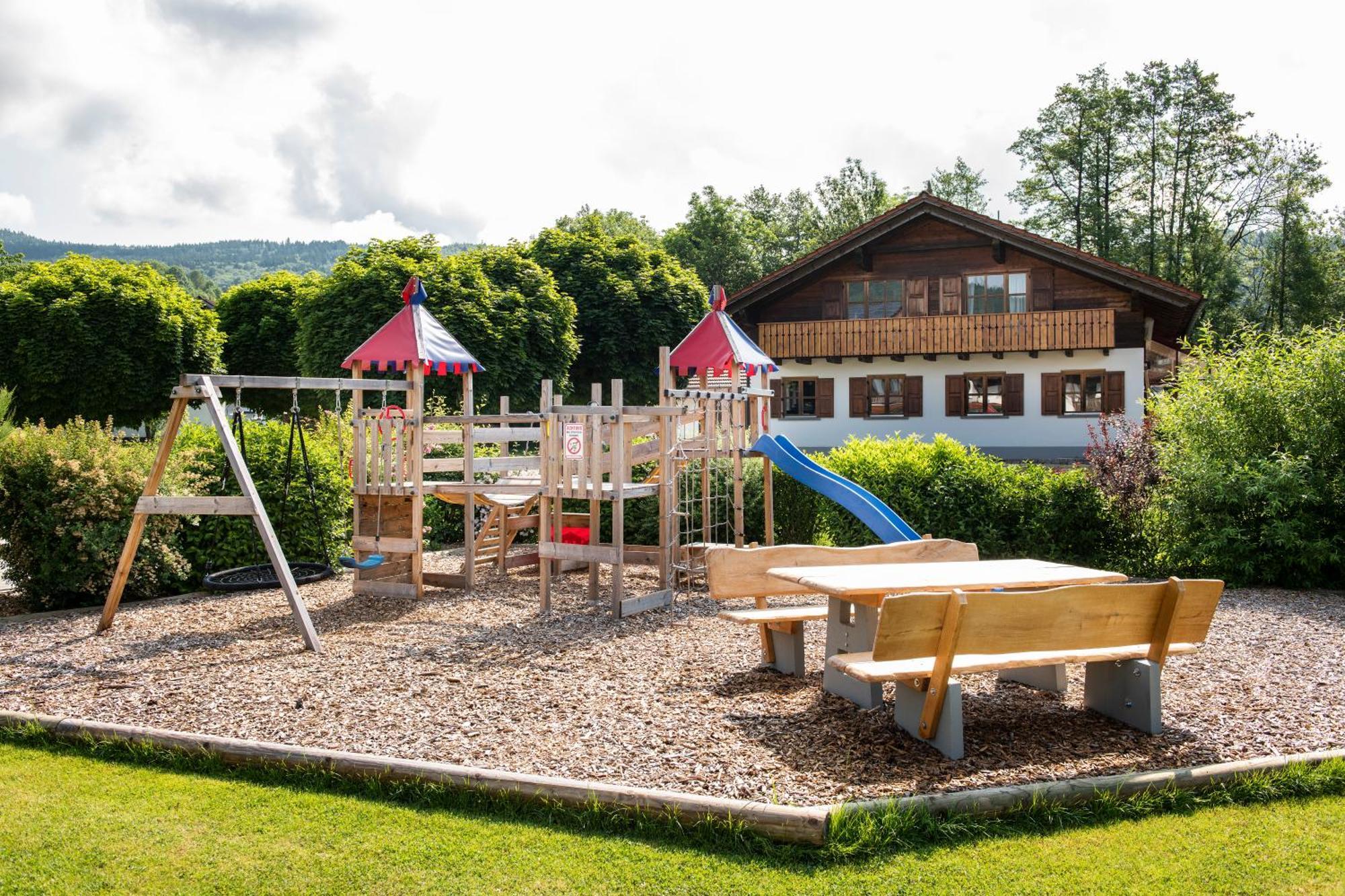 Bernrieder Hof Hotel Buitenkant foto